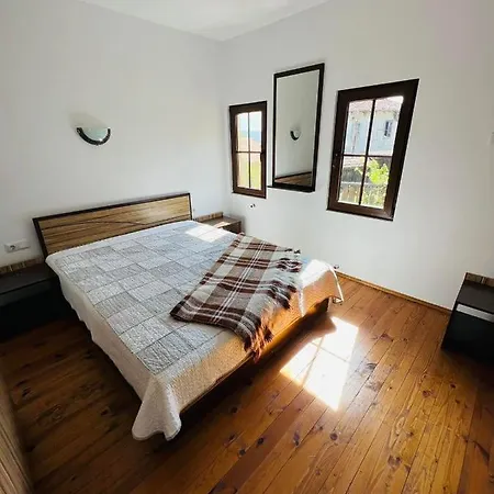 Villa под манастира *