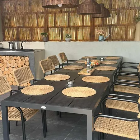 Villa под манастира Skrino