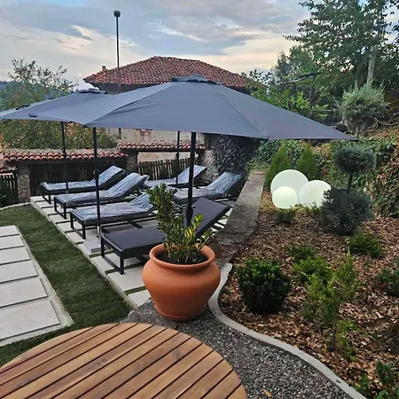 Villa под манастира Skrino