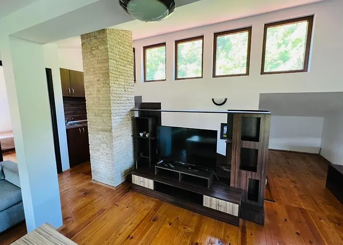 Villa под манастира